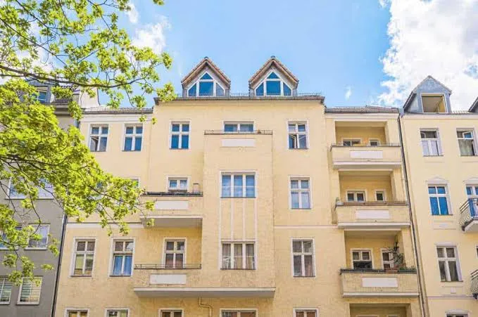 Altbau Teilmöblierte 3-Zimmer-Wohnung - 1 Jahr mit Verlängerungsoption — photo 1